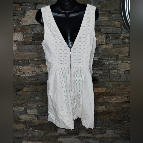 Tracy Reese, faux leather white sleeveless dress with cutouts, lined - Picture 3 of 12